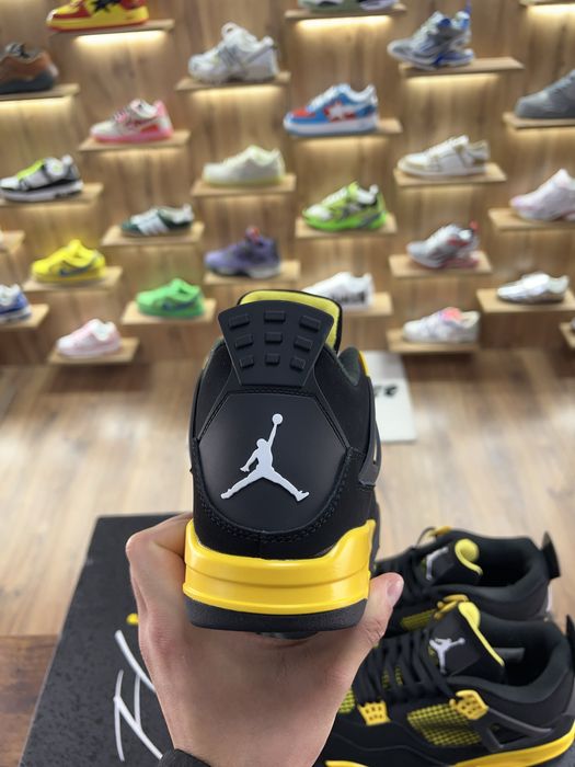 Кросівки Nike Air Jordan 4 Thunder Yellow Retro