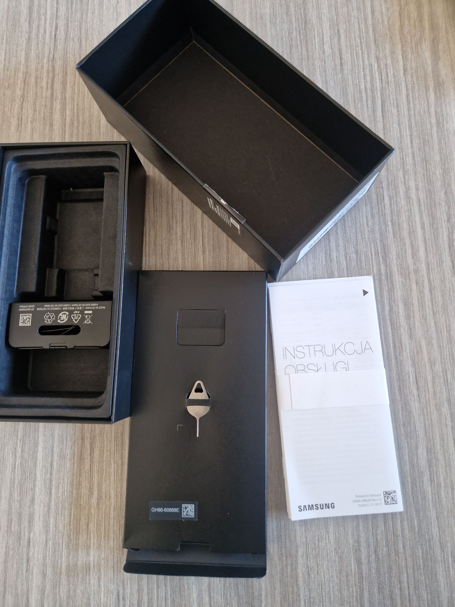 Oryginalne opakowanie telefonu Samsung S10