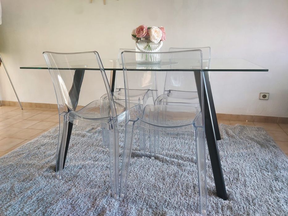 Mesa de jantar de vidro