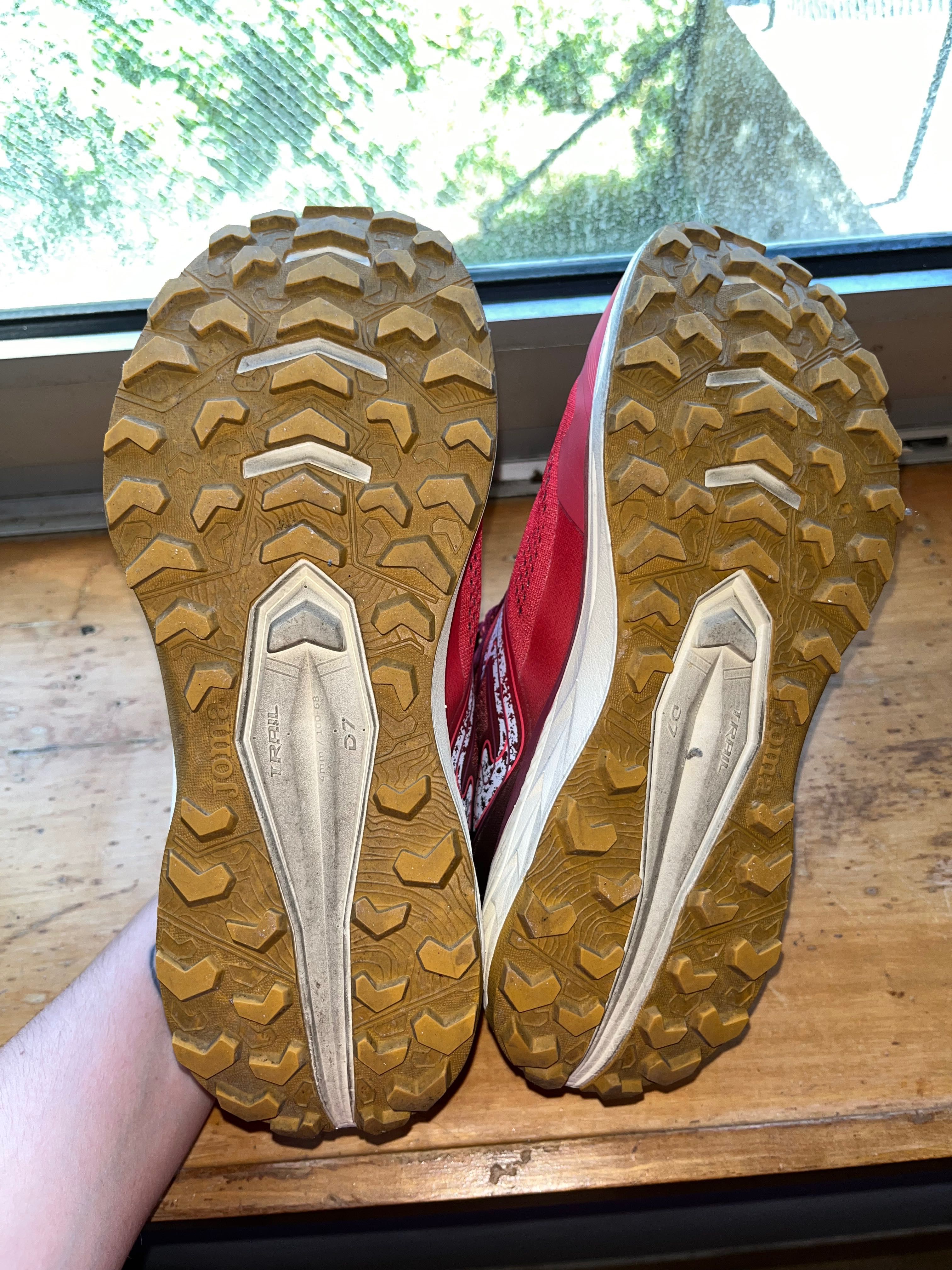 Sapatos de senhora da marca "JOMA".