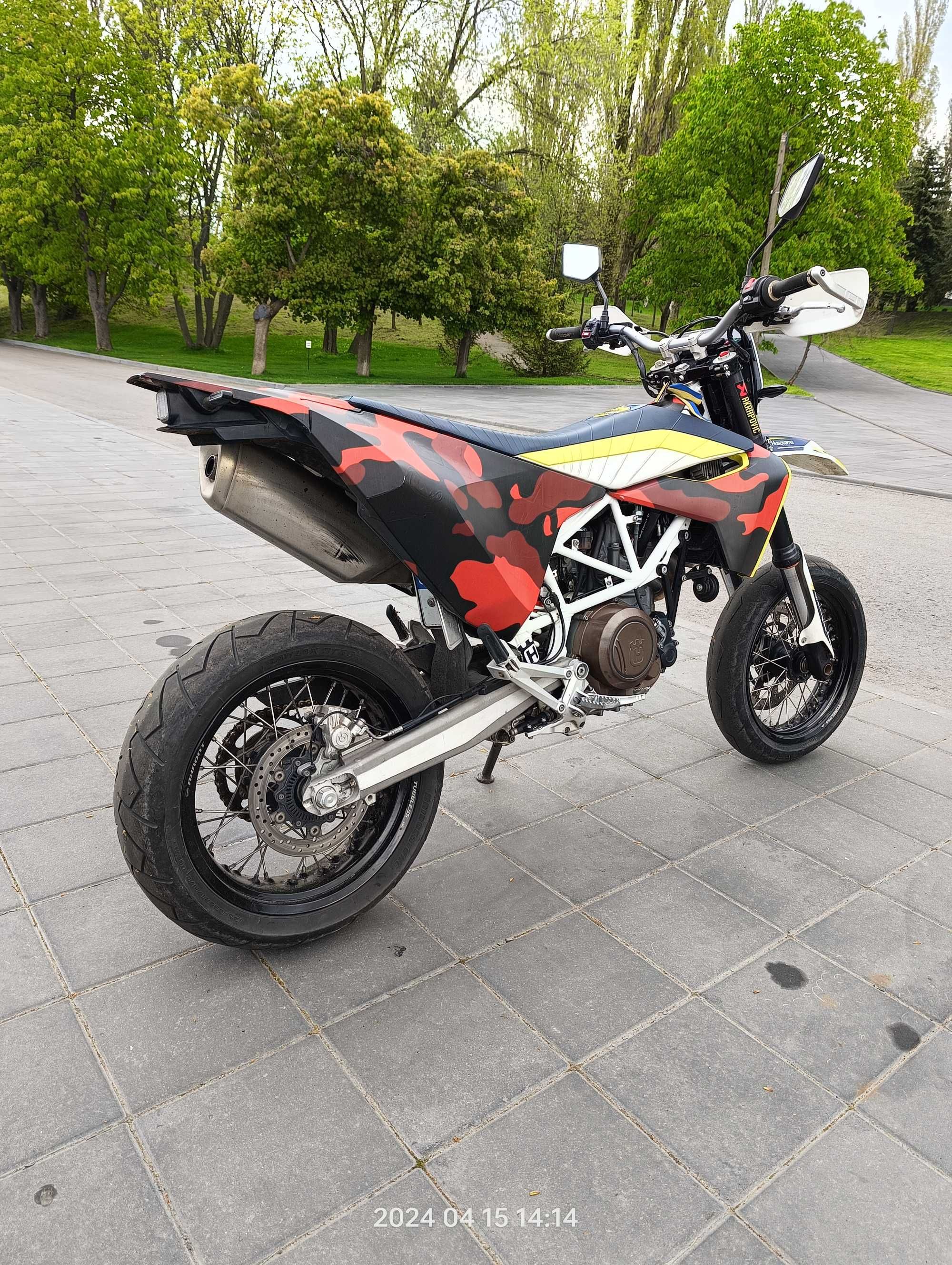 Husqvarna 701 Supermoto KTM smc 690 r