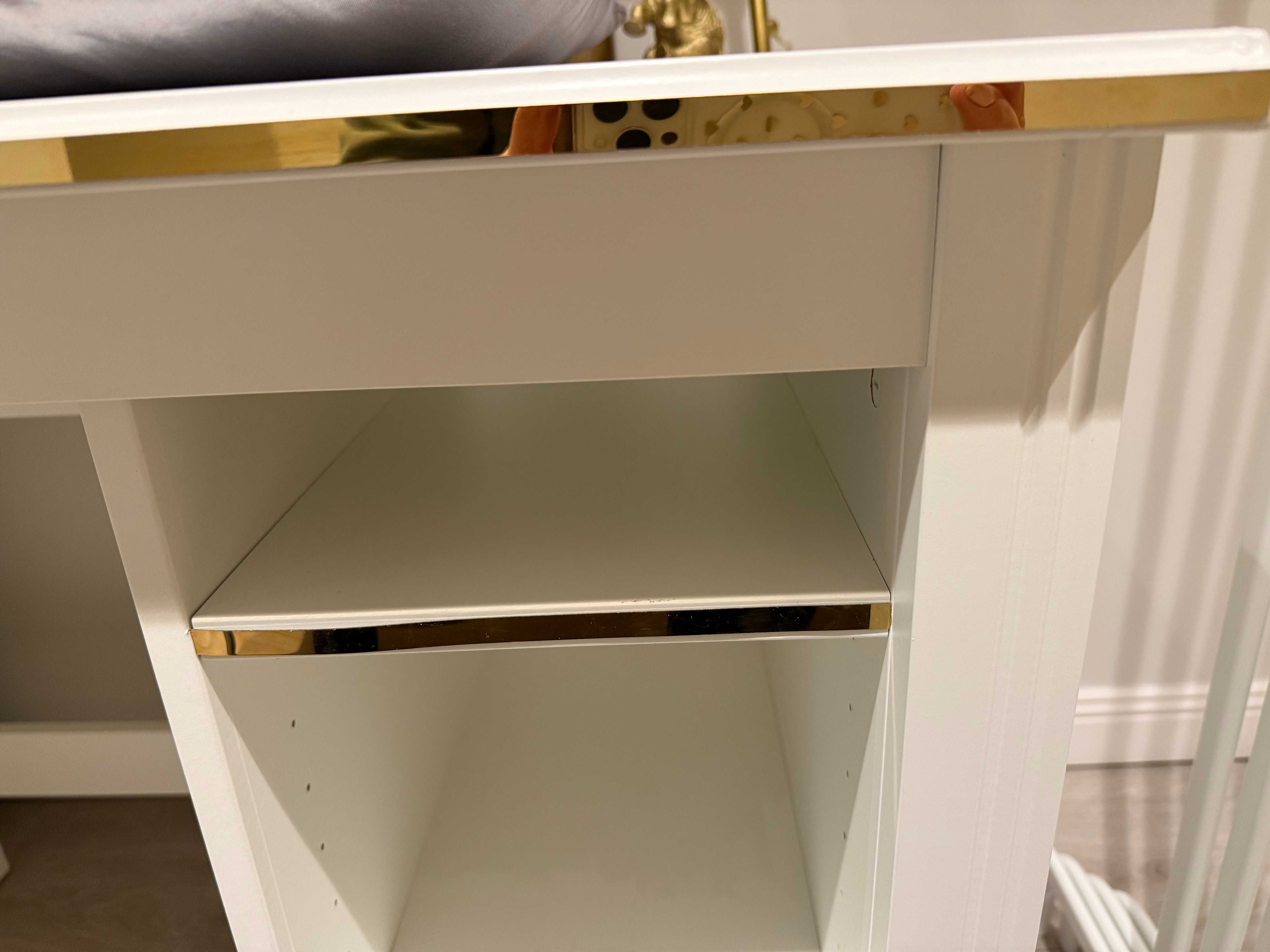 Biurko Ikea Brusali białe, złote zdobienia