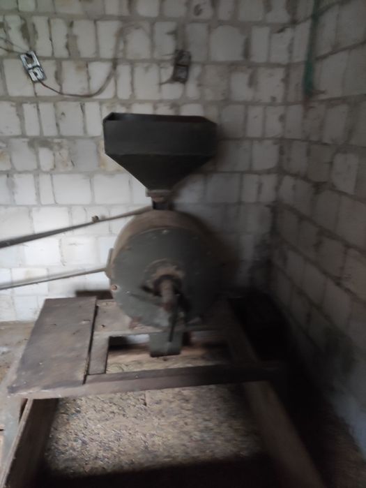 Śrutownik i inne przedmioty z gospodarstwa