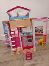 Dwupoziomowy domek Barbie firmy Mattel