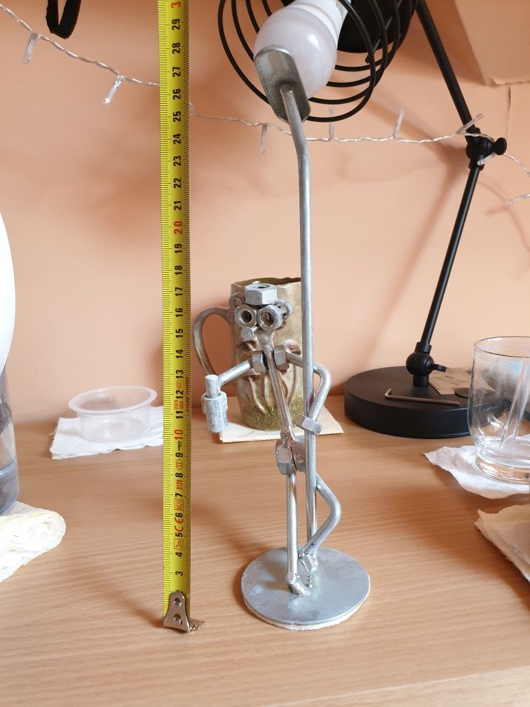 Rzeźba FIGURKA metal pijak, żul, pijany, alkohol, piwo, piwosz, drink