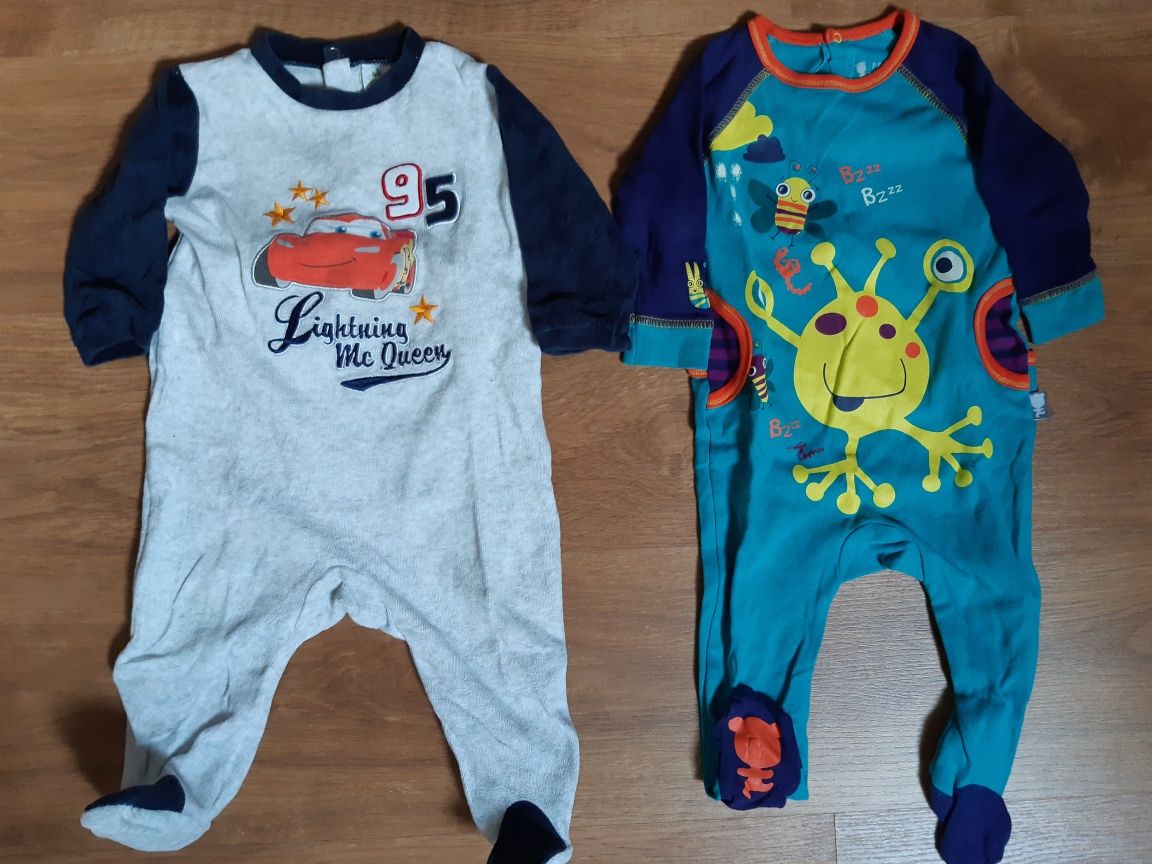 Pijamas e bodys manga comprida para bebé dos 6 aos 12 meses