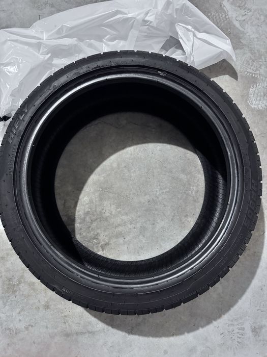 Pneu 225/40 R18 90% piso