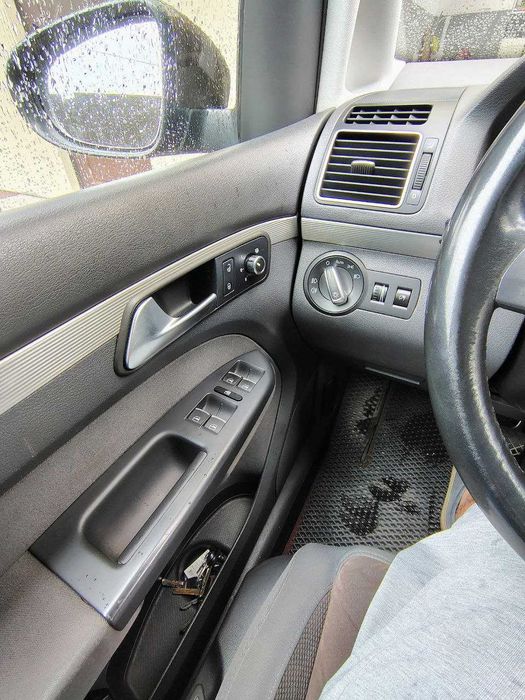 Volkswagen Touran 2011