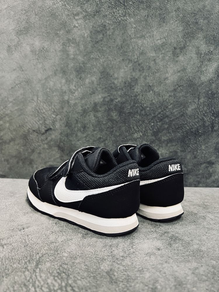 Продам оригінальні дитячі кросівки Nike MD Runner 2 ( 25р - 14 см )