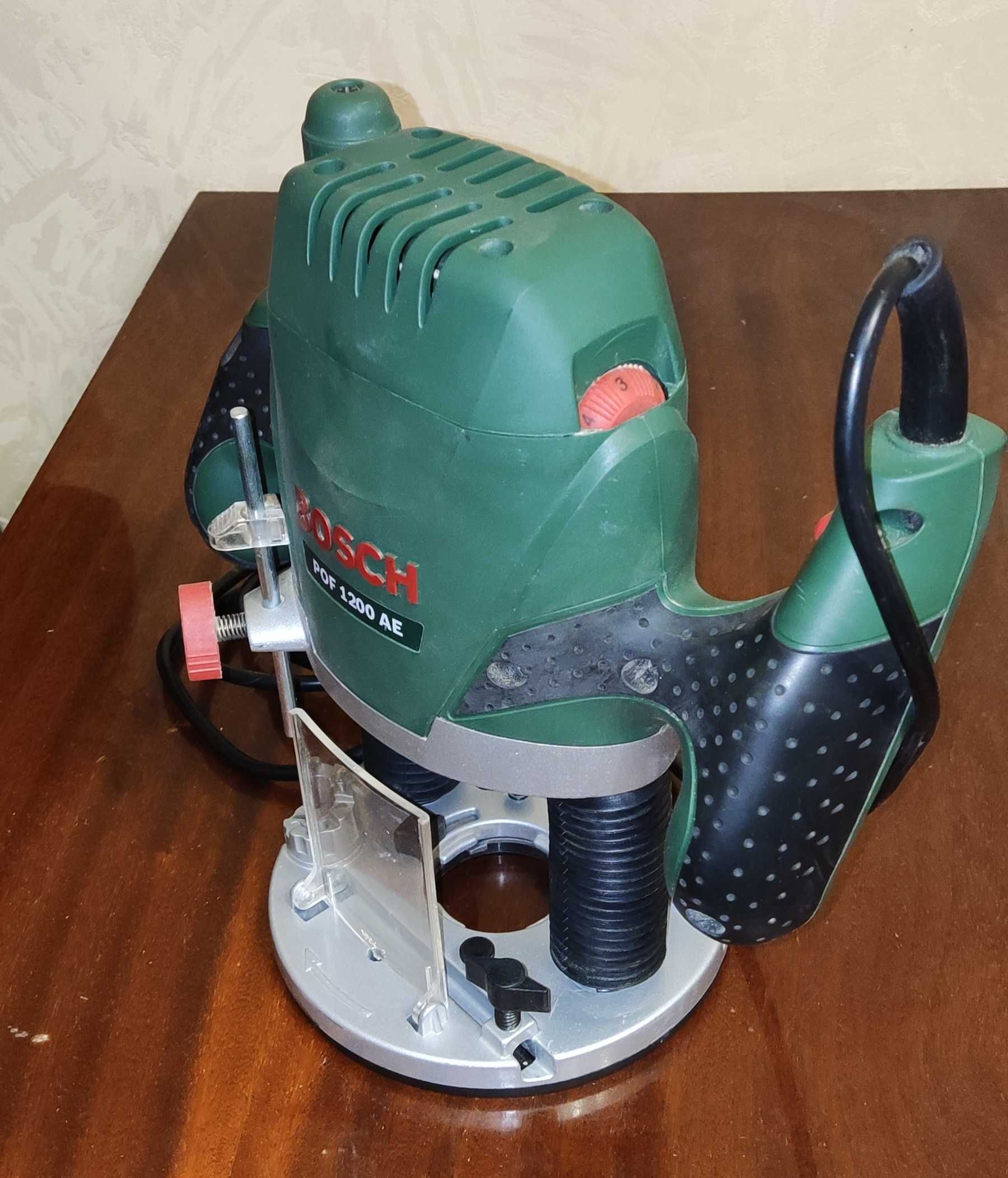 Фрезер Bosch POF 1200 AE