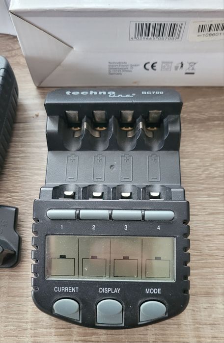 Зарядний пристрій Techno line BC 700