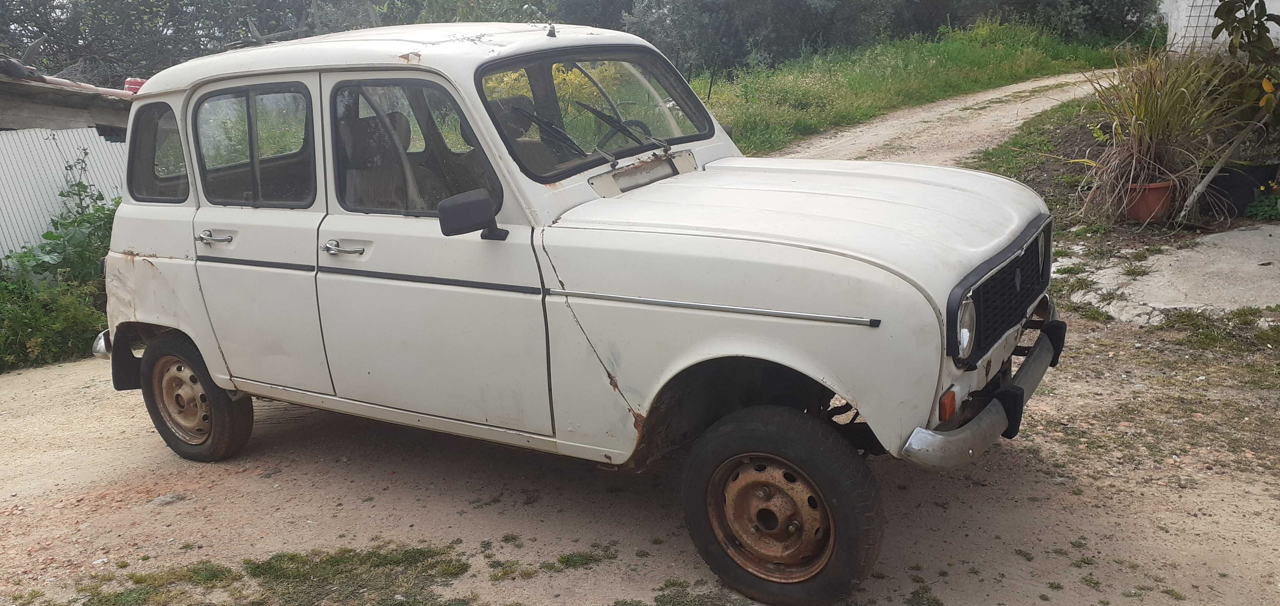Renault 4L para peças.