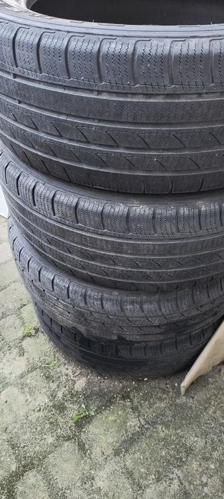Opony zimowe komplet 235/55/19