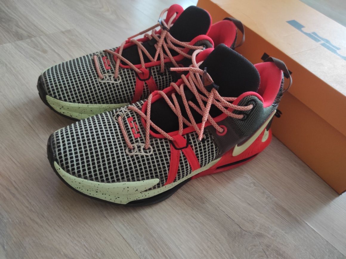 Кросівки Nike Lebron Witness 7 45.5 размер