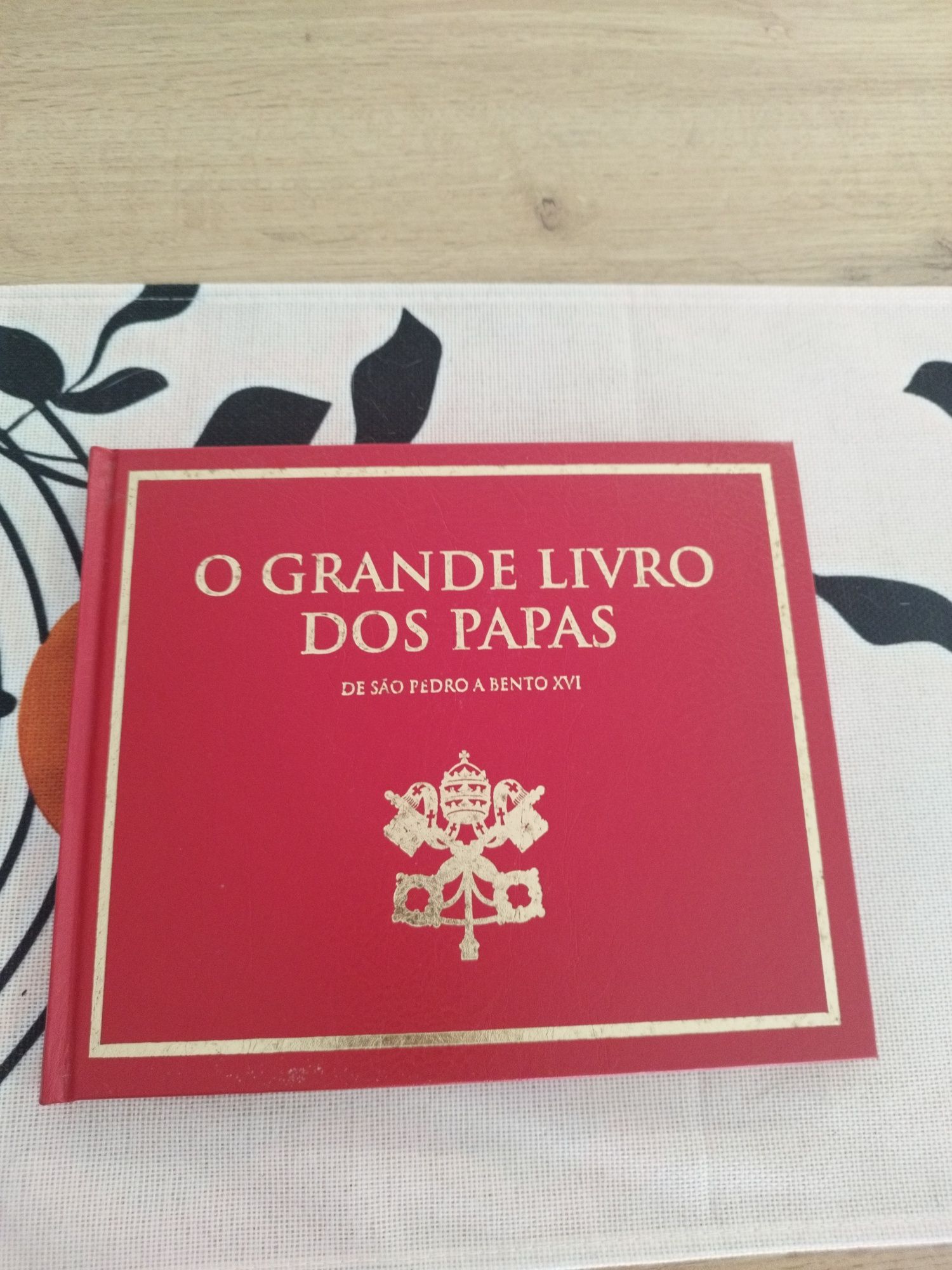 O Grande Livro dos Papas (2010)