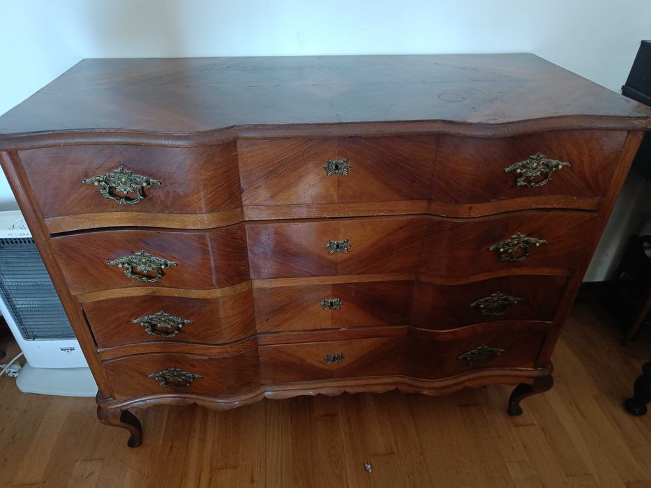 Mobília antiga em madeira maciça – preço negociável