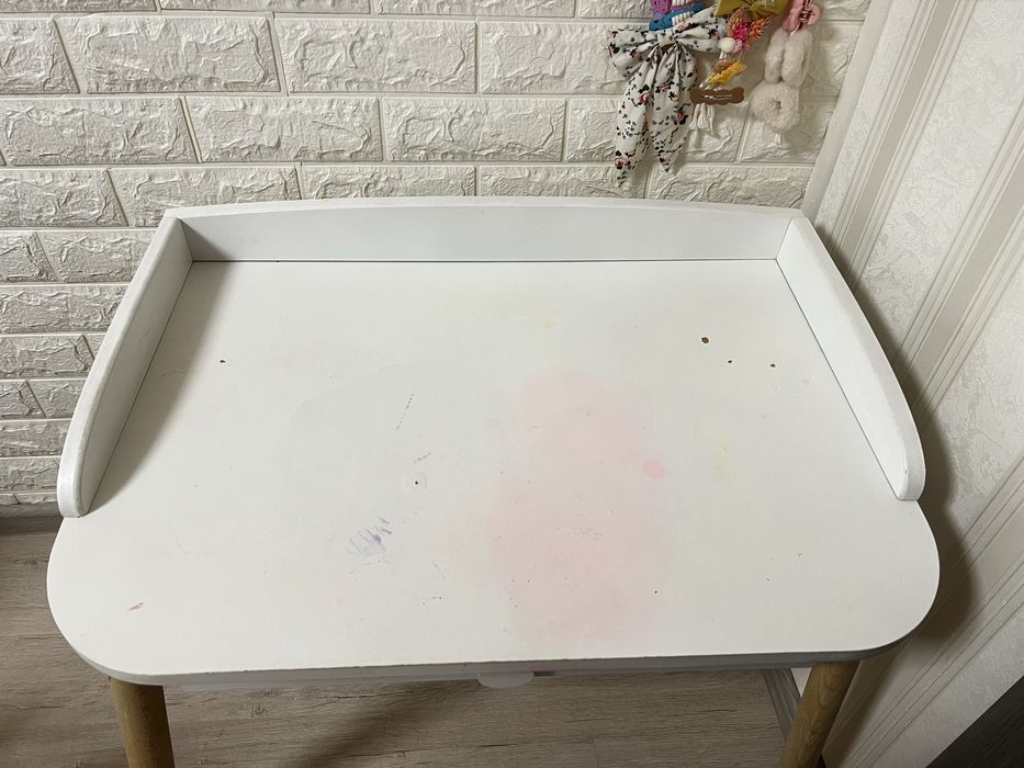 Дитячий столик зі стільчиком