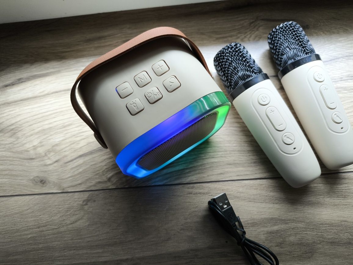 Głośnik karaoke z 2mikrofonami nowy