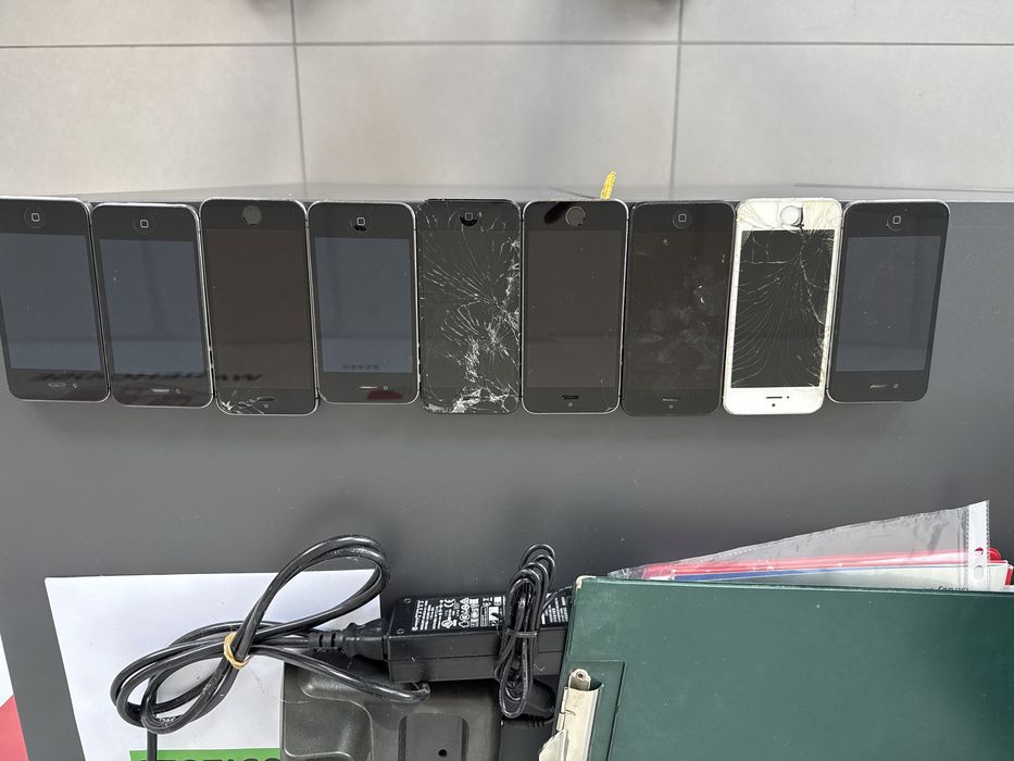 Iphony x 9 sztuk , uszkodzone / zablokowane