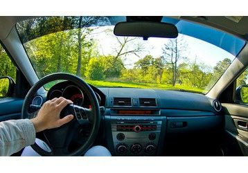 Стекло лобовое  встановлення ремонт трищін .