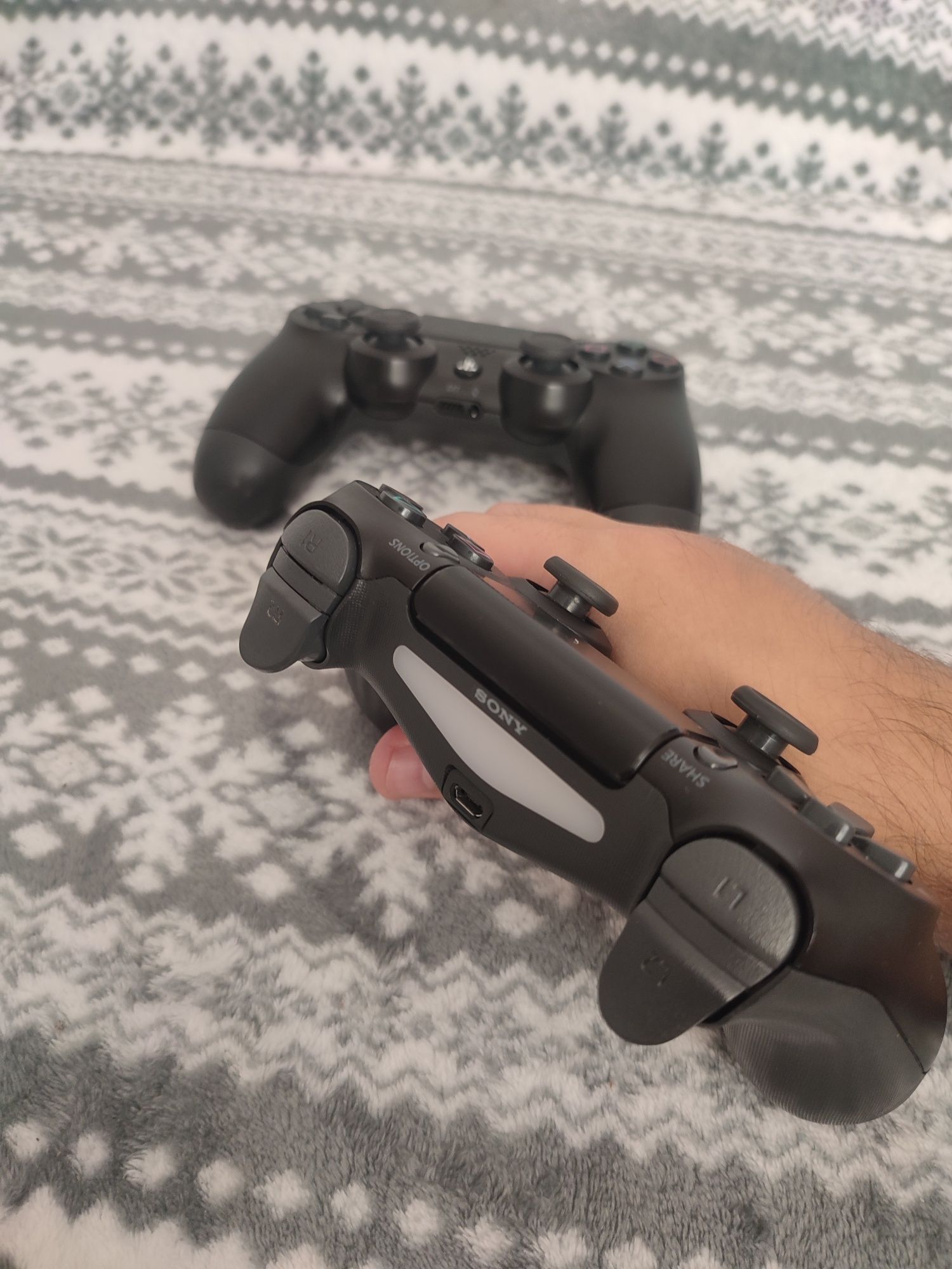 оригінальні геймпади DualShock 4