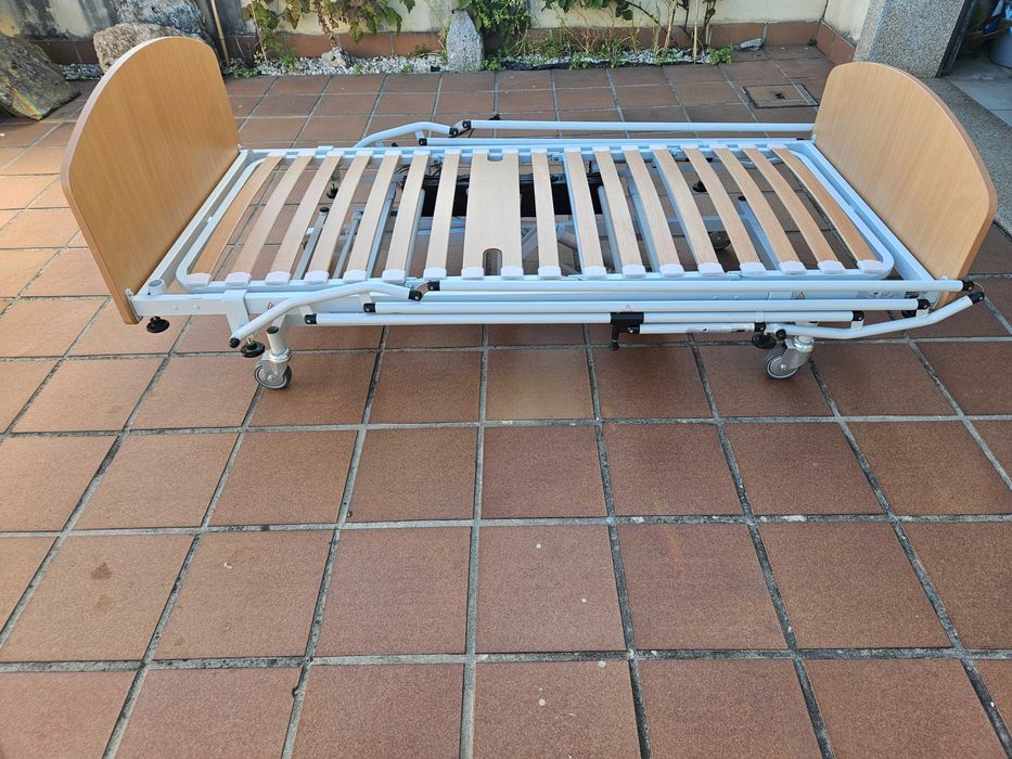 Cama Articulada Elétrica Hospitalar com Elevação Tesoura JMS