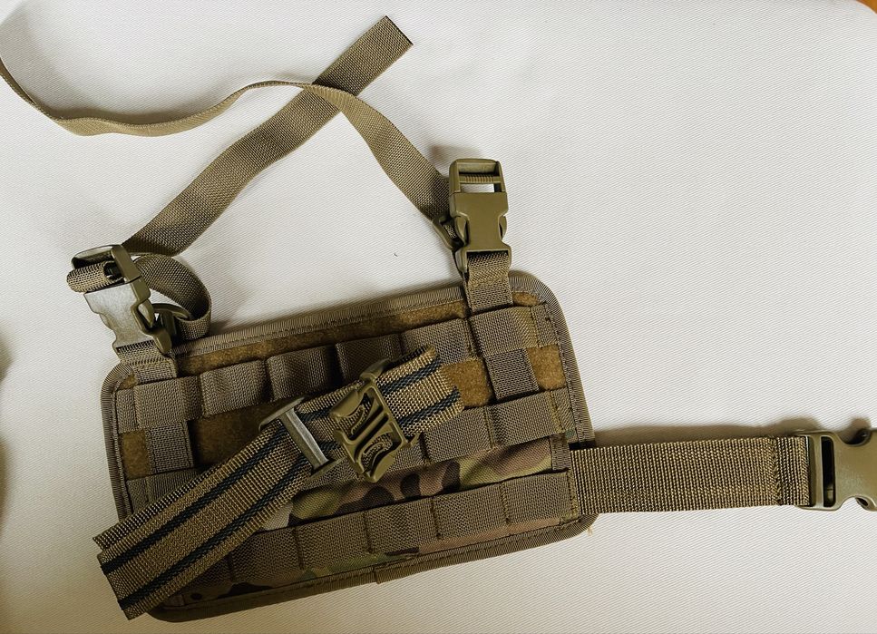 2 x kabura uniwersalna, regulowana + 2x panele udowe molle + GRATIS