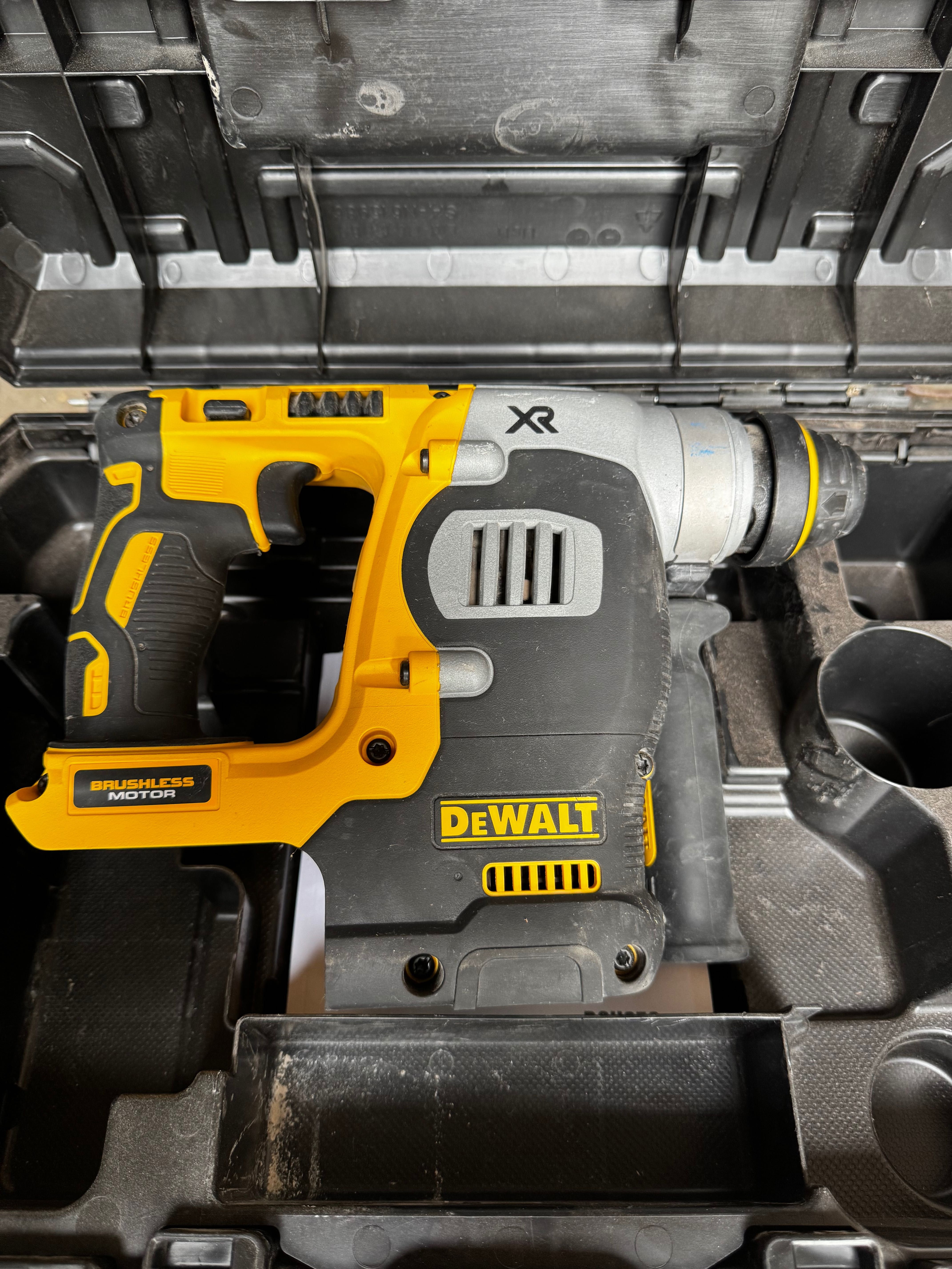 Mlotowiertarka Dewalt DCH273