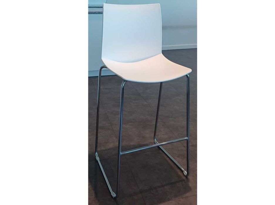 Mesas e cadeiras altas p/ entrada, bar e/ou copa