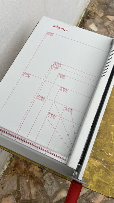 Guilhotina de Papel Yosan 44 – Profissional