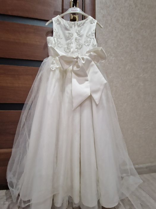 Платье на прокат  продажу на 5-8лет