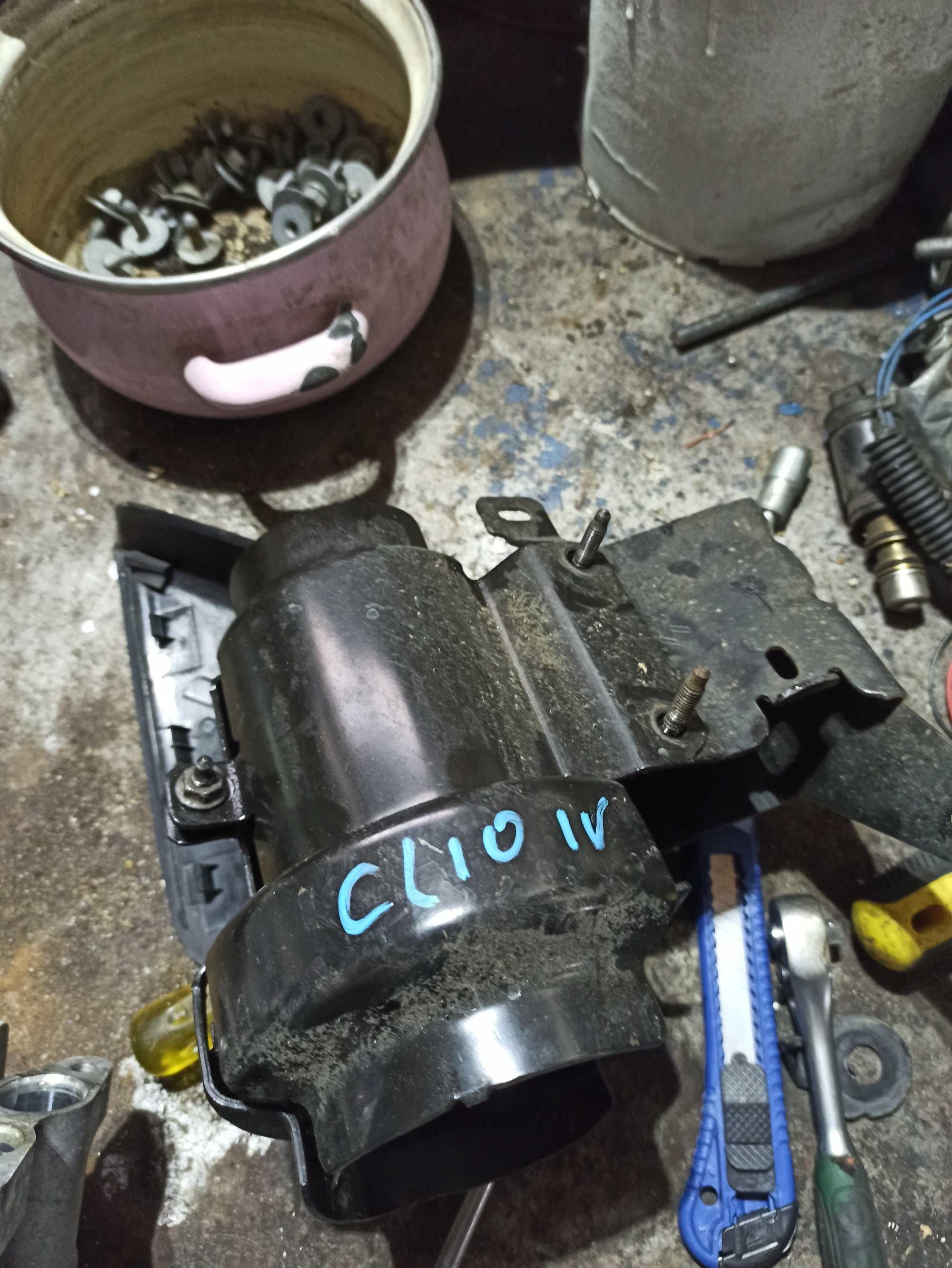 Clio IV captur obudowa filtra paliwa mocowanie