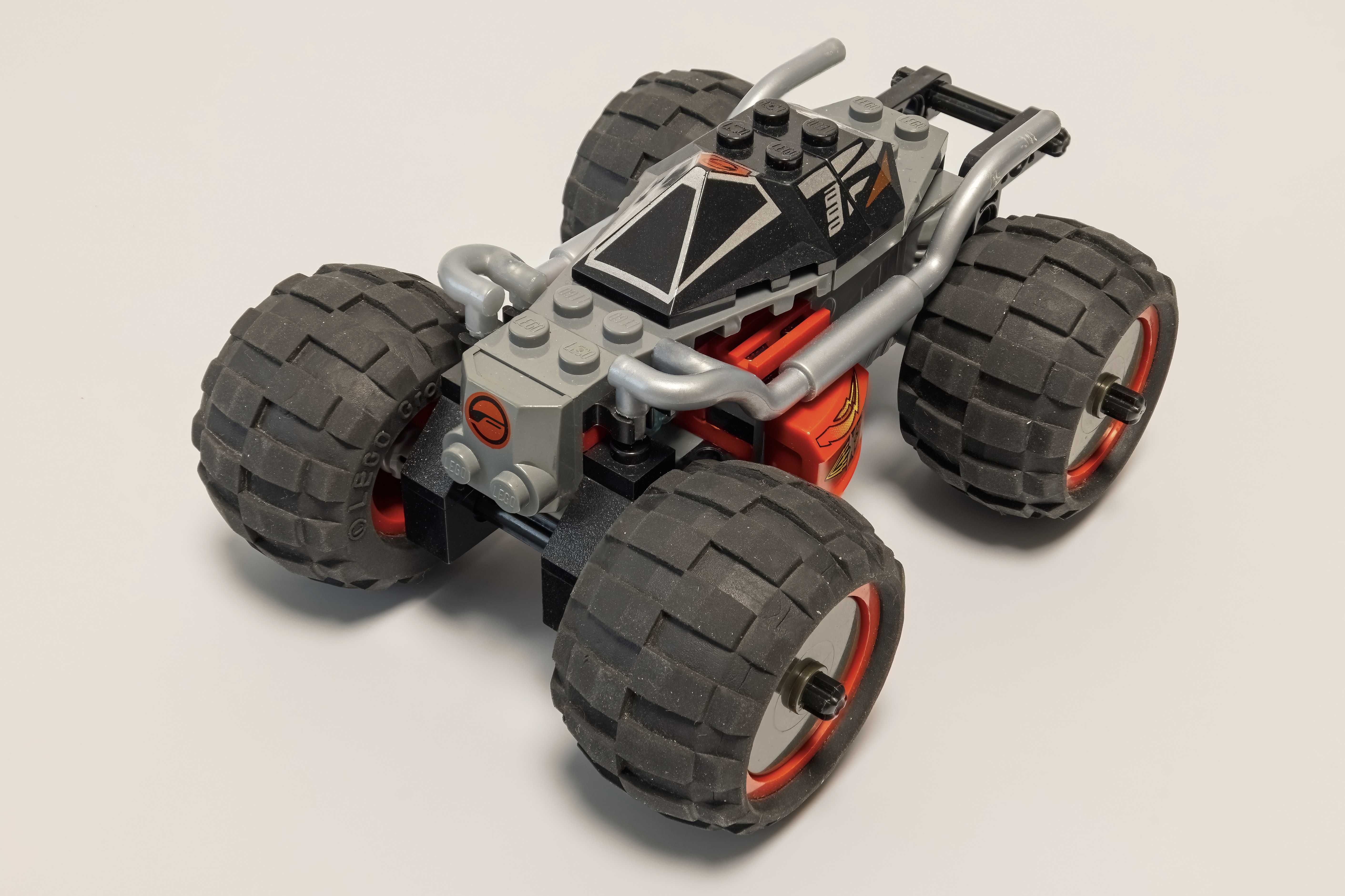 LEGO RACERS - zestawy 8356 (Jungle Monster) i 8385 (Exo Stealth)