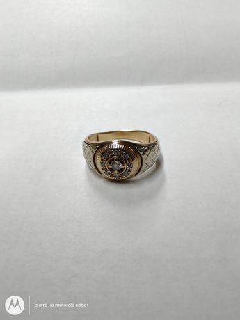Перстень золото с камнями и белыми золотом