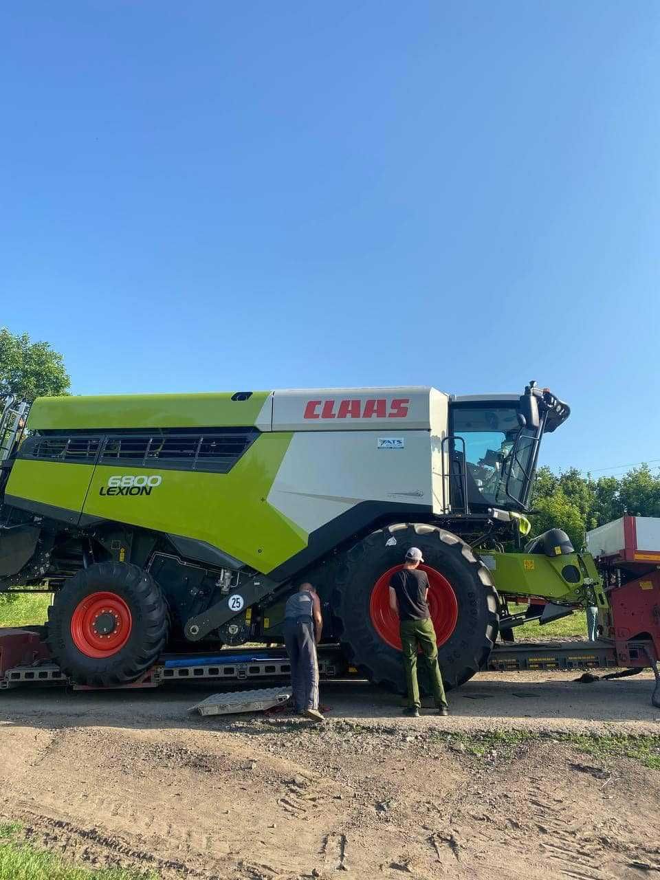 Зернозбиральний комбайн Claas Lexion 6800 з трьома жатками