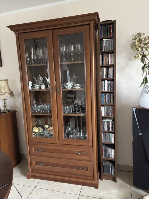 Meble: komoda i witryna