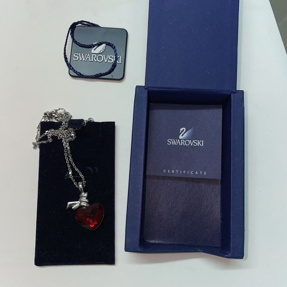 Colar swarovski pendente coraçao vermelho