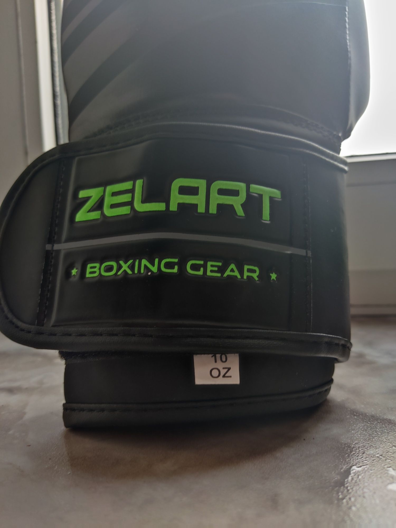 Продам боксерские перчатки zelart
