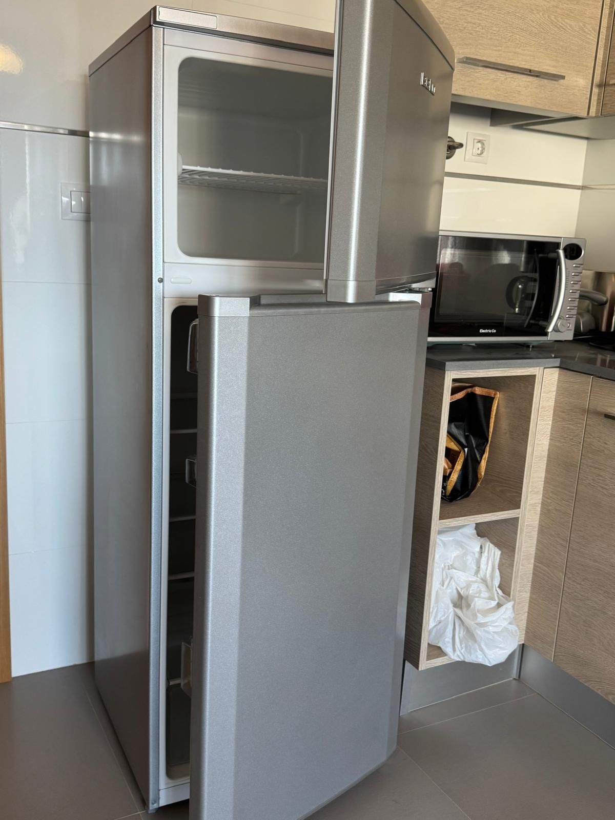 Frigorífico Beko cinzento
