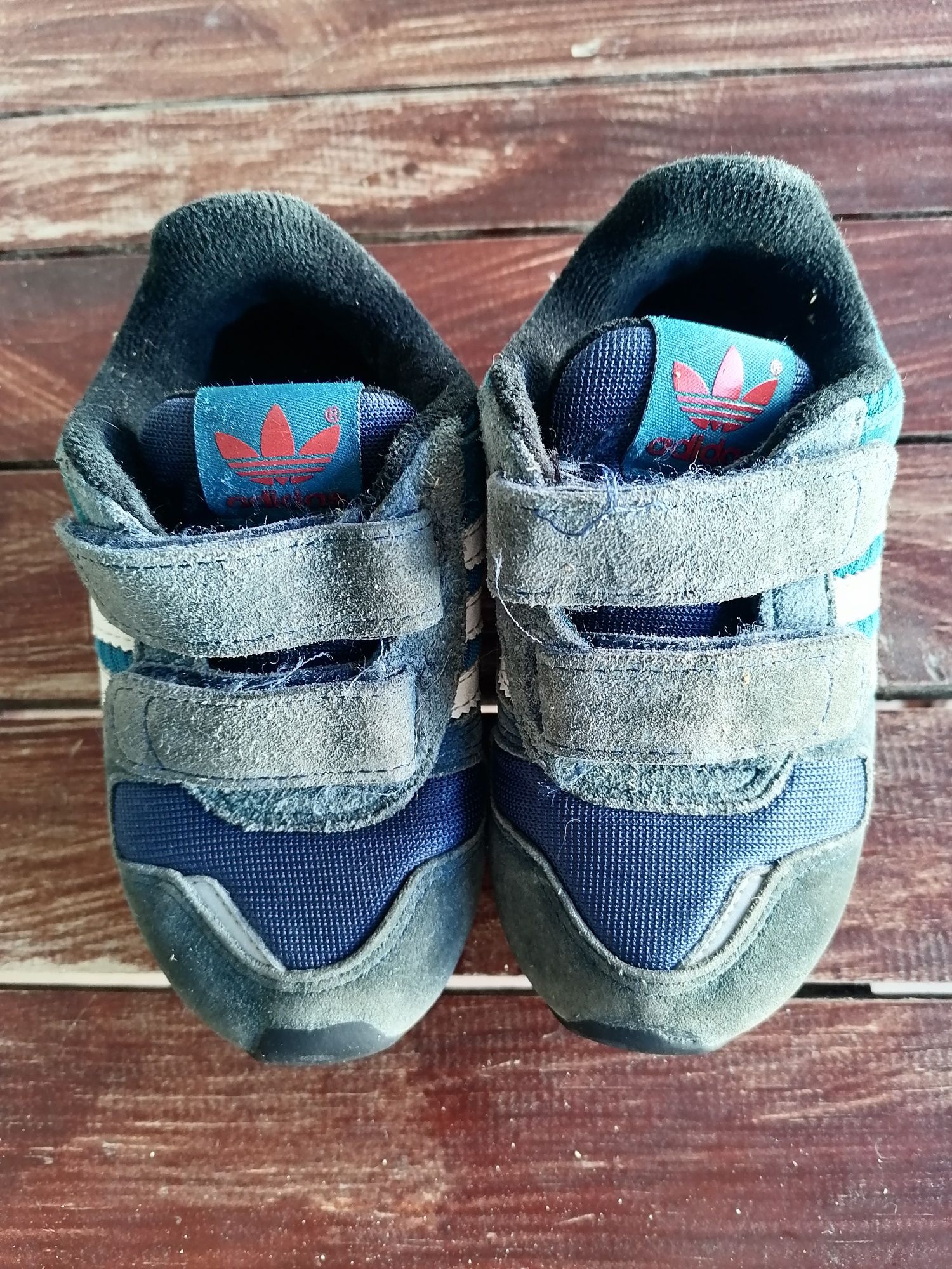 Sapatilha de criança adidas T22
