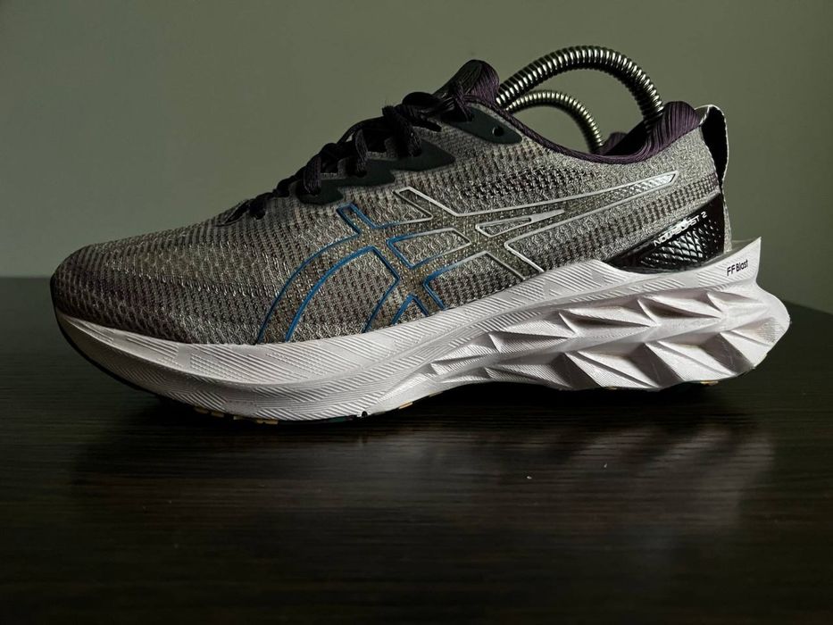 Кросівки бігові для тренувань novablast 2. Р 40 на 25.5 см .