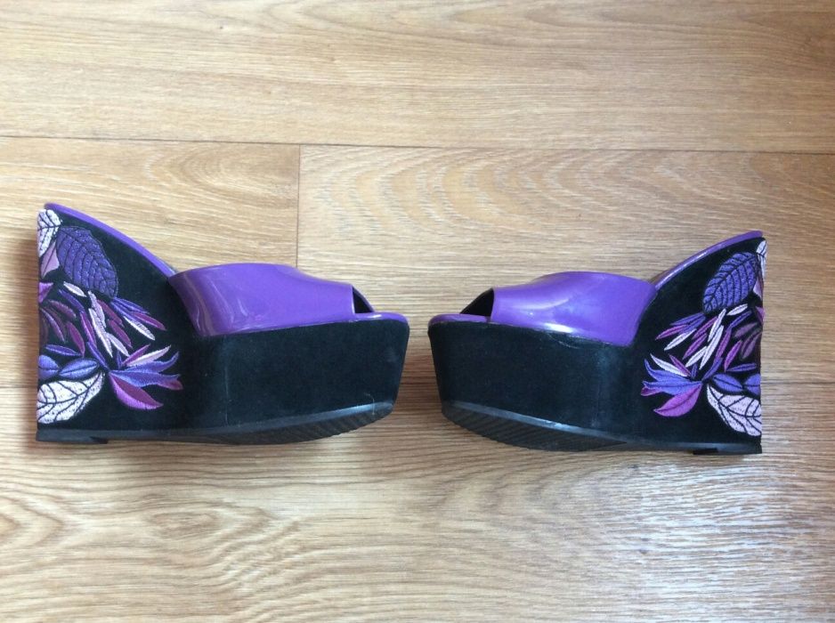 Luciano Carvari босоножки.