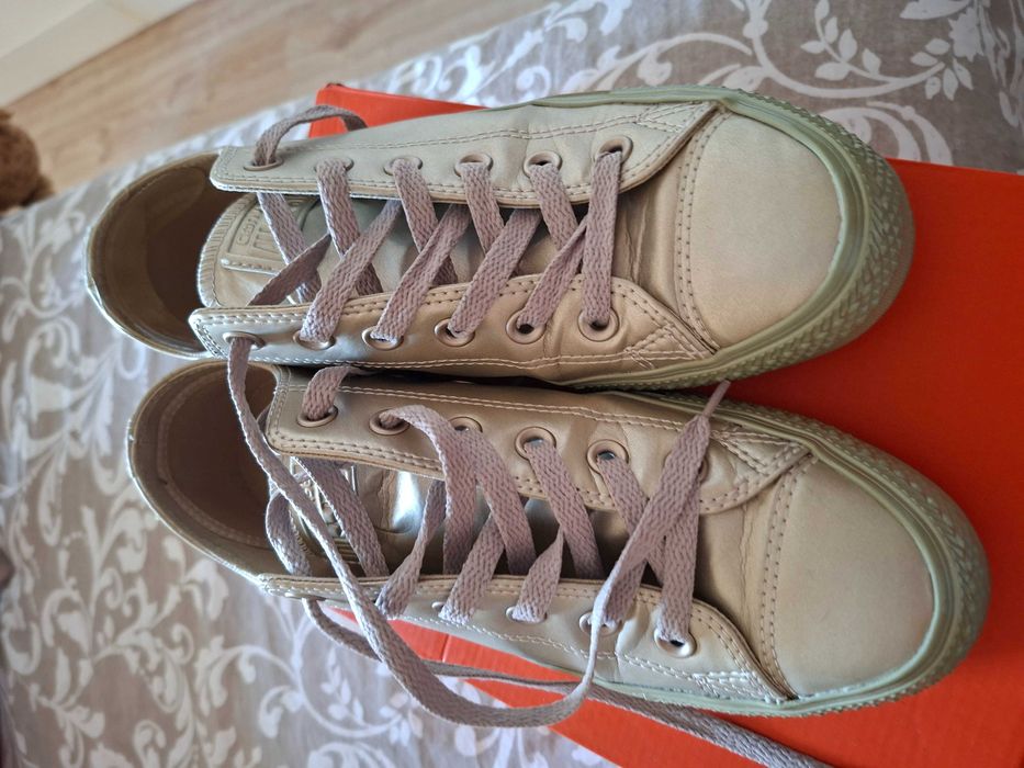 Vendo tenis All Star Converse originais douradas