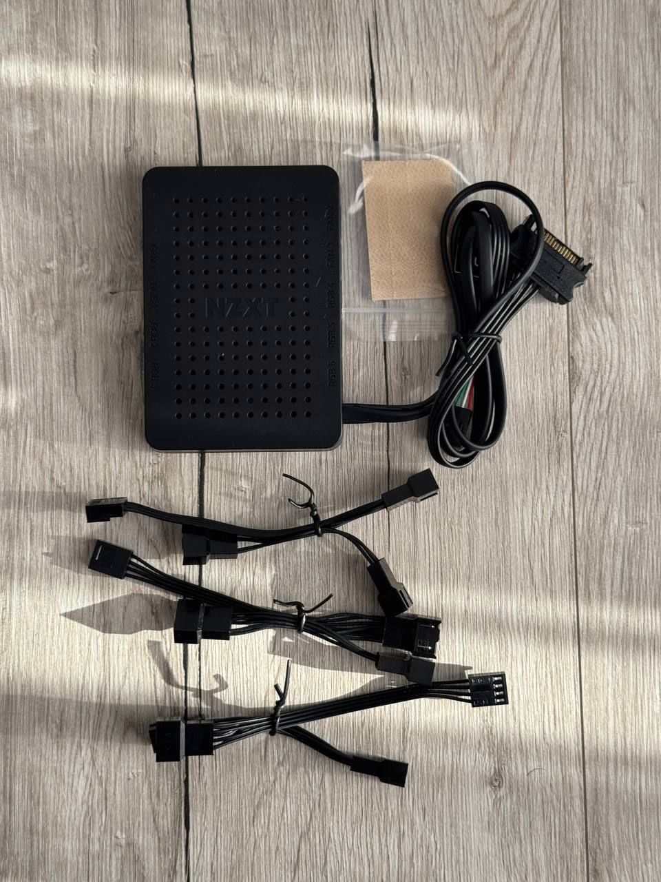 Контролер NZXT RGB & Fan Controller (AC-CRFR0-B1)