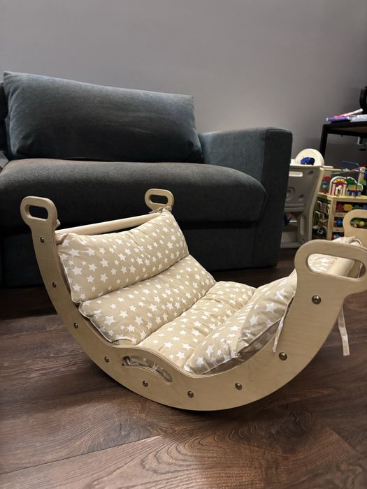 Балансувальна деревʼяна гойдалка