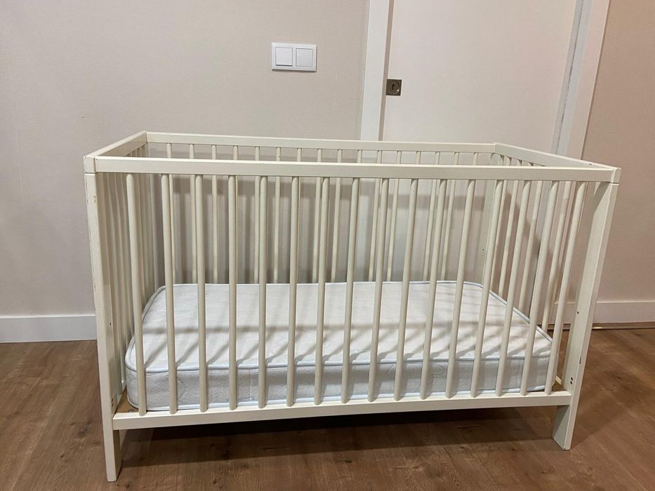 Berço de bebe / Cama de bebé + colchão de molas