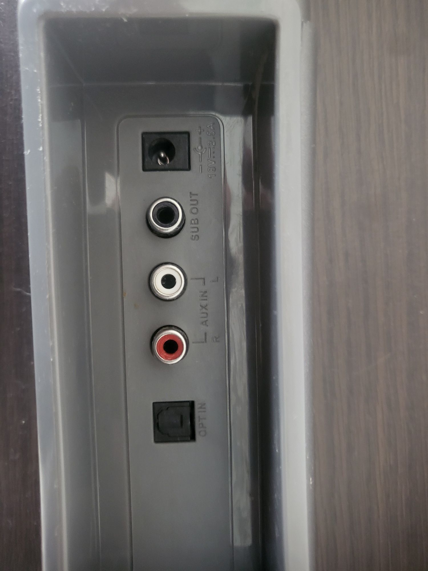 Soundbar thomson mod: SB255BT