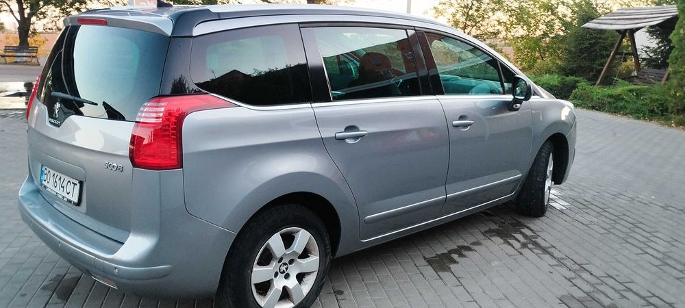 PEUGEOT 5008 Allure