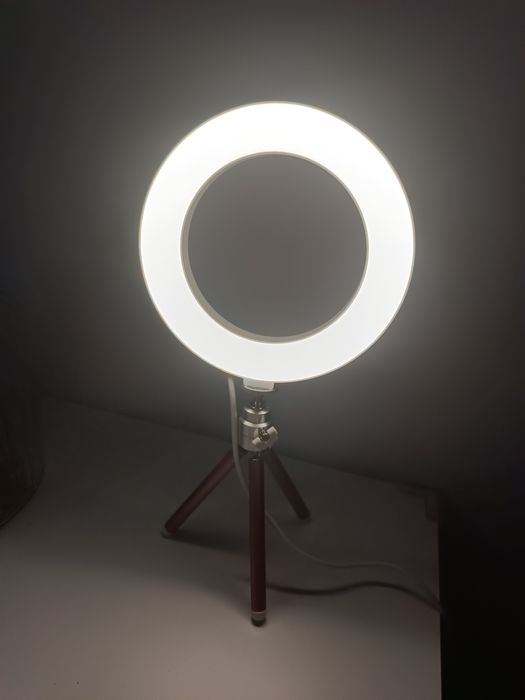 NOWA piękna pierścieniowa lampka na USB do makijażu