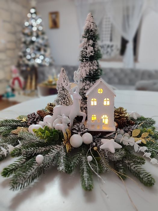 Stroik bożonarodzeniowy, domek, jelonki, choinka